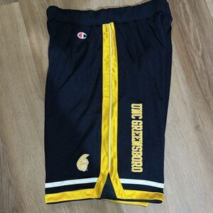 Vintage UNCG North Carolina Greensboro University Spartans Team Basketball short